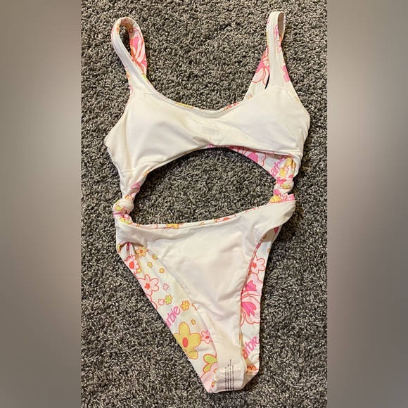 NWT Forever 21 Barbie Monokini One Piece Swimsuit Floral Flowers Size Small - Picture 6 of 14